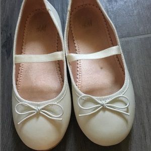 Sold..,,,,White shoes flats